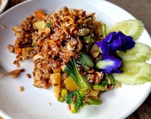 Pineapple fried rice at La Carotte Qui Rit in Koh Tao