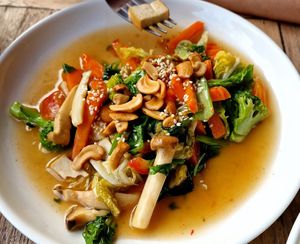 Stir fried vegetables and tofu at La Carotte Qui Rit in Koh Tao