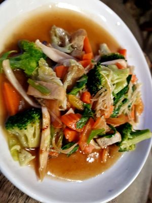 Stir fry at La Carotte Qui Rit in Koh Tao