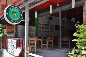 Storefront, located in busy Mae Haad  at La Carotte Qui Rit in Koh Tao