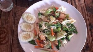 stir-fried vegetables with tofu at La Carotte Qui Rit in Koh Tao