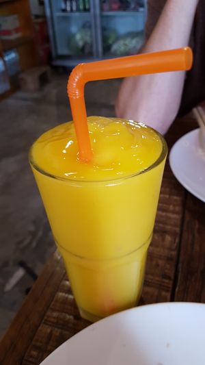 Mango shake at La Carotte Qui Rit in Koh Tao