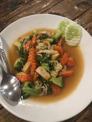 Stir fried vegetables and tofu in mushroom sauce at La Carotte Qui Rit in Koh Tao