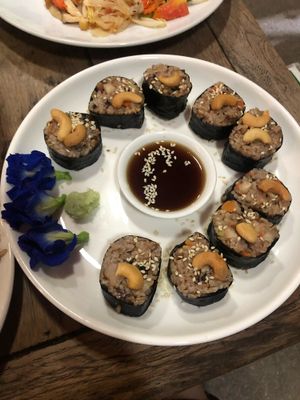 Taro and cashew sushi rolls at La Carotte Qui Rit in Koh Tao