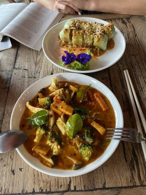 Fresh spring rolls and a Tom Yam at La Carotte Qui Rit in Koh Tao