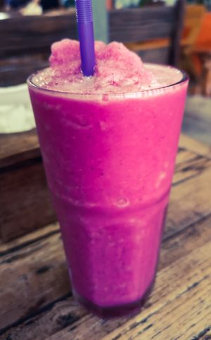 Dragonfruit Shake at La Carotte Qui Rit in Koh Tao