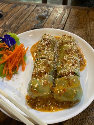 Spring rolls w peanut sauce at La Carotte Qui Rit in Koh Tao