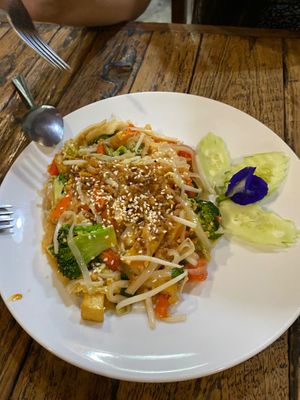 Pad Thai  at La Carotte Qui Rit in Koh Tao