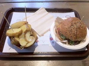 Vegan Burger with Potatoes at Veg & Veg in Florence