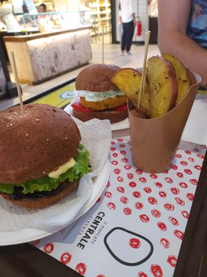 Hamburger siciliano e campano at Veg & Veg in Florence