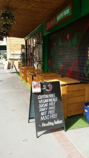 outdoor seating at Its Mirchi Healthy Indian in Paddington