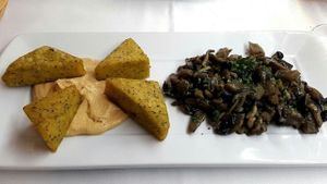 Mushrooms with cheese and polenta  at Pinzimonio in Venice