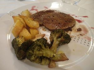Seitan with potatoes and broccoli at Pinzimonio in Venice