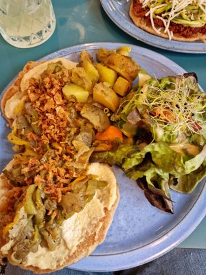 Pancake salé vegan (houmous) at Pancake Fever in Caen