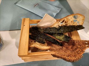 Chips di cavolo nero e di pane at Pizzeria Capri in Jesolo