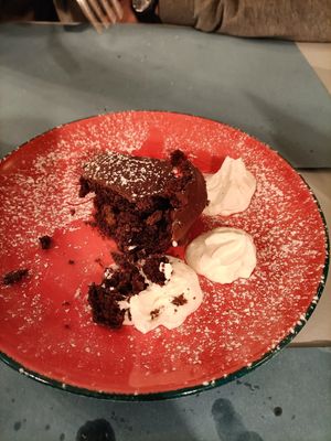 Mini sacher vegana con panna at Pizzeria Capri in Jesolo