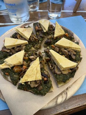 Vegan pizza at Pizzeria Capri in Jesolo