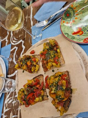 Bruschette con Pomodorini di stagione at Pizzeria Capri in Jesolo