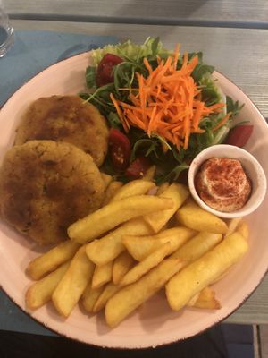 Chickpea patties with fries and zucchini cream at Pizzeria Capri in Jesolo