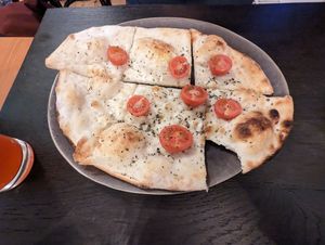 Pizzabrot at Vistro in Hamburg