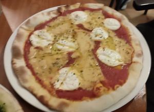 Pizza of the week 🍅 at Vistro in Hamburg