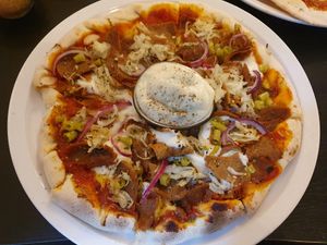 Pizza Adria (vegan döner) at Vistro in Hamburg