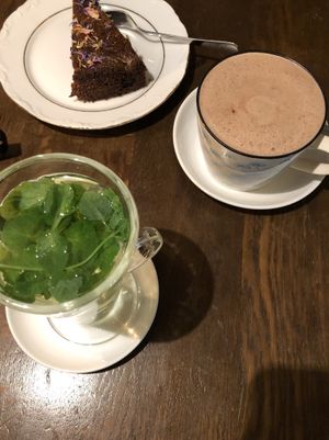 Fresh mint tea, poppyseed cake and hot chocolate (all vegan)  at Vistro in Hamburg
