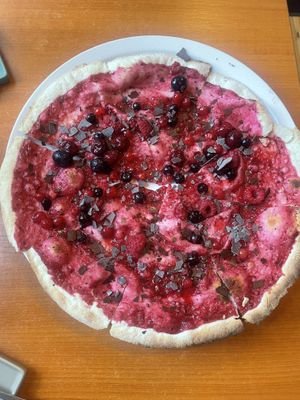 Beeren Pizza   at Vistro in Hamburg
