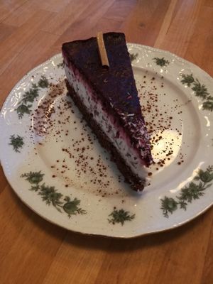 Merry Berry cake at Vistro in Hamburg