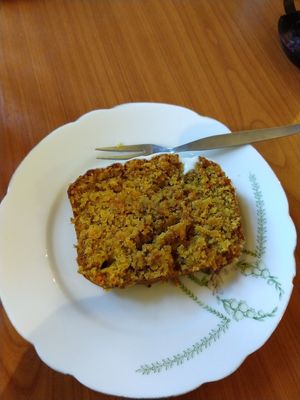 Rüblikuchen mit Zuckerguss 🥕 at Vistro in Hamburg