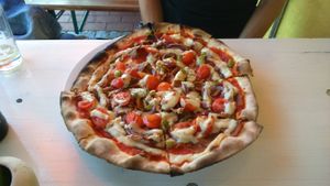 Delicious pizza at Vistro in Hamburg
