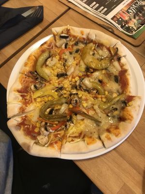 Regenbogen Pizza at Vistro in Hamburg