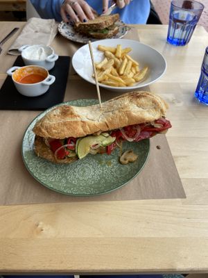 Vegan boccadillo and bravas in background   at El Retiro de Isidora in Aranda De Duero