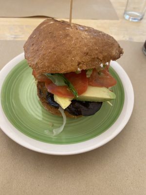 Hamburguesa vegideluxe  at El Retiro de Isidora in Aranda De Duero