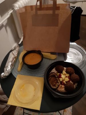 Take a way at Mango Vegan Street Food - Bracka in Warsaw