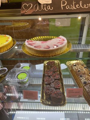 Raw cakes and vegan cakes   at Biorganic in Ibiza