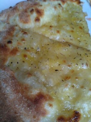 vegan cheesy garlic bread at Pizza Me in Brighton