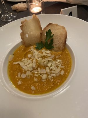 Zuppa di zucca e mandorle   at Quinoa in Florence