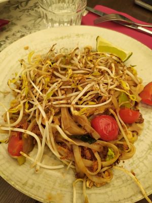 Pad Thai at Quinoa in Florence