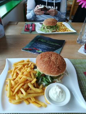 Avocado Burger at Veggie Delicious in Bielefeld