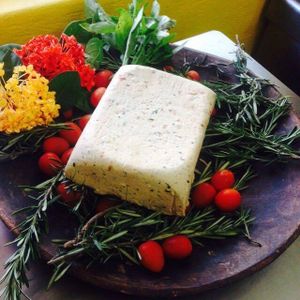 Nuestra producción artesanales de pasta, panes, quesos, yogurt y carne, ha alcanzado un nivel  realmente optimo que garantiza calidad y genuinidad.
 at Amaluna Restaurant & Lab in Punta Cana