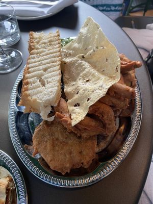 Frittas mit Gemüsepskoras  at Kismet in Munich