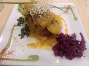 Menu of the day / Main course (1) / Deep fried tofu + veggies at Yerbabuena - Bordadores in Madrid