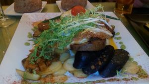 Patatas con morcilla y mortadela vegana (buenísimo) at Yerbabuena - Bordadores in Madrid