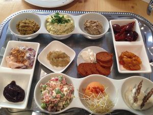 Vegan dips at Die Leckereienfabrik in Berlin