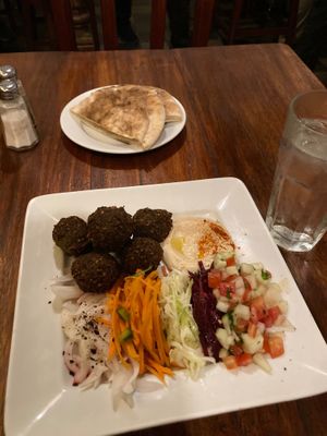 The falafel dish at Pita Pita in El Pizzaiole in Granada