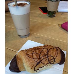 chai latte with oat milk and chocolate croissant at Lost Weekend in Munich