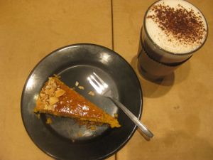Carrot cake and hot chocolate at Lost Weekend in Munich