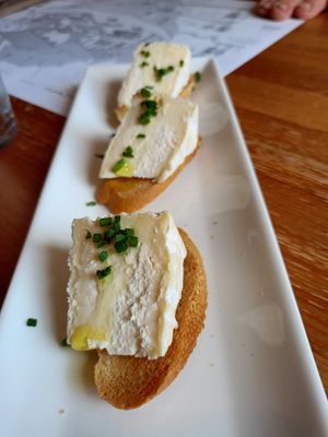 Entrant formatge at La Barricona in Ripoll