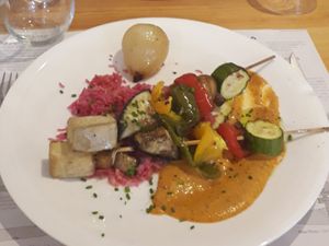 Verdures a la brasa amb tofu, arròs i romesco. at La Barricona in Ripoll